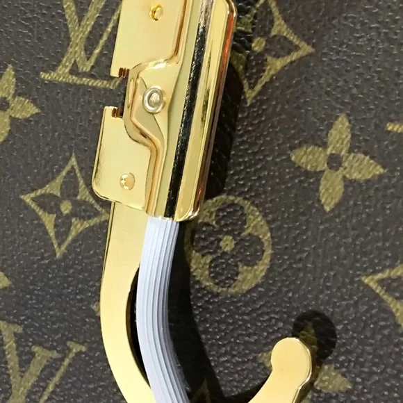 Louis Vuitton Pegase Garment Bag w/Hanger - Picture 8 of 12